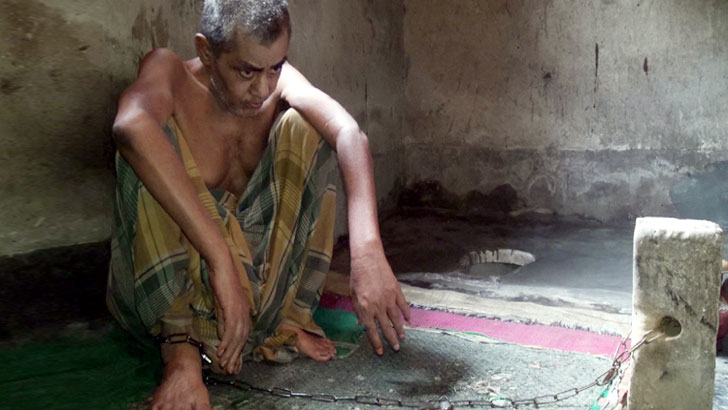 ৩০ বছর ধরে শিকলবন্দি রতন!