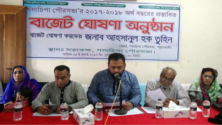 জনগণের মুখে হাসি ফোটাতে কাজ করছি