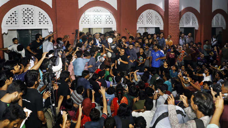 বুয়েট শিক্ষার্থীদের আন্দোলন স্থগিত, কাল পরবর্তী সিদ্ধান্ত