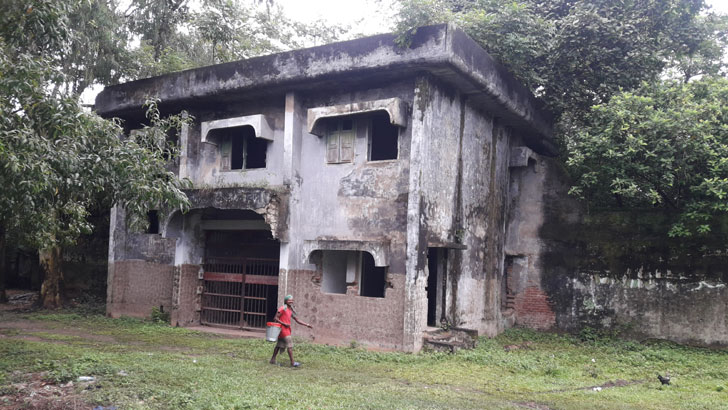 এ কেমন কারাগার!