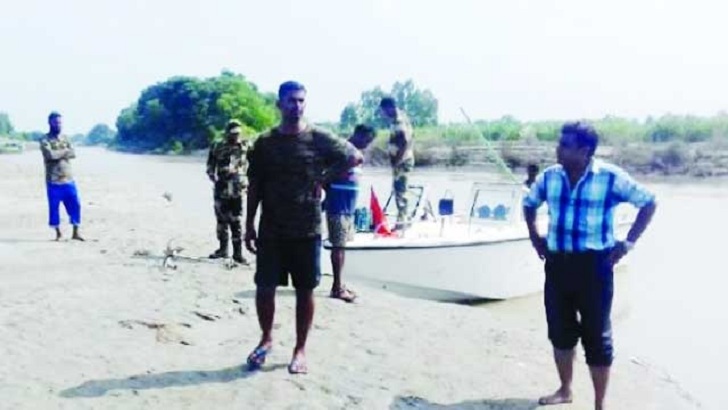 অবৈধভাবে বাংলাদেশে ঢুকে প্রথমে গুলি করে বিএসএফ