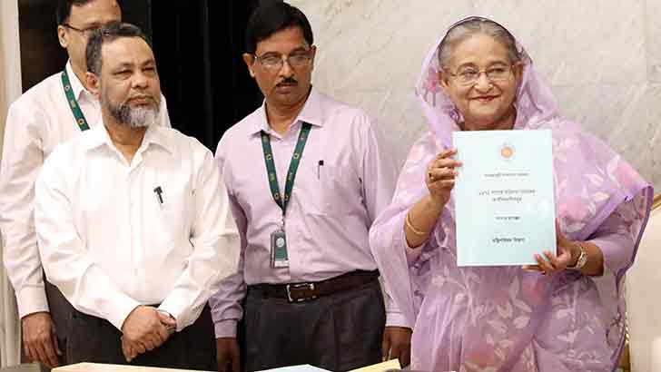 নামাজি ও দাড়ি রাখা লোক আমি পছন্দ করি: প্রধানমন্ত্রী