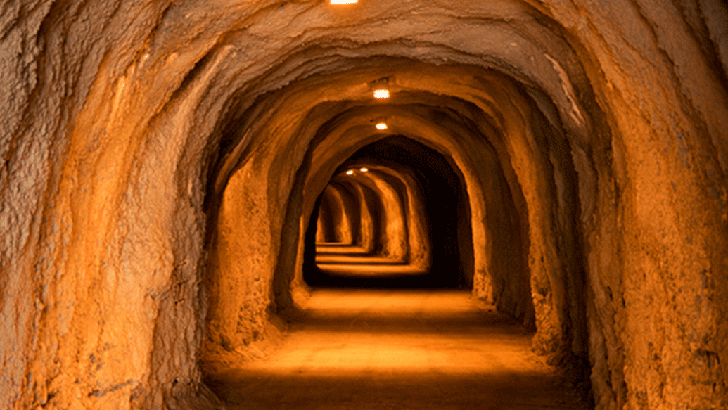 মাটির তলায় সোনার সুড়ঙ্গ!