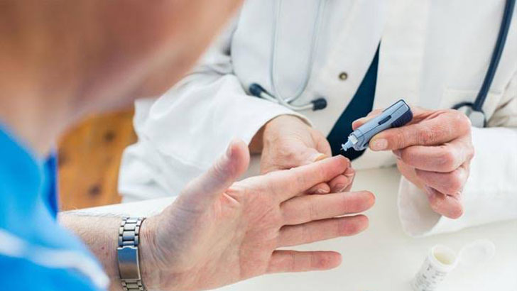 সকালে ঘুম থেকে ওঠার পর ব্লাড সুগার বেশি, কী করবেন?