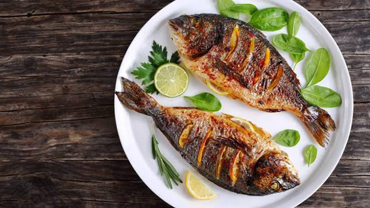 গলায় মাছের কাঁটা আটকে গেলে যা করবেন