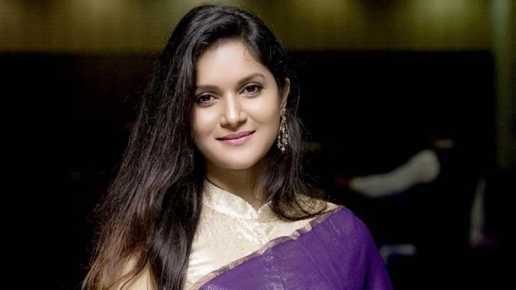 মিথিলার অন্তরঙ্গ ছবি নিয়ে ক্ষেপেছেন যেসব তারকা