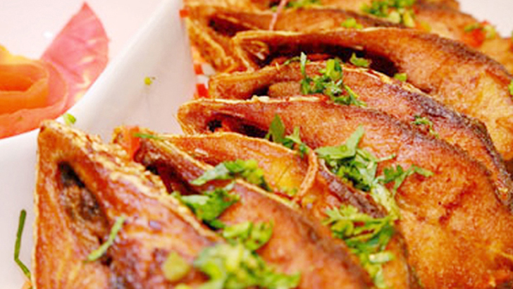 বাদল দিনে জিভে জল আনা ইলিশ পোলাও