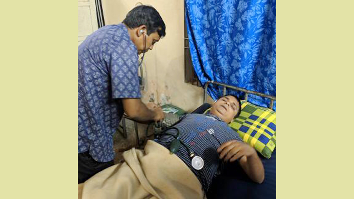 গায়ে কনুই লাগায় দৃষ্টিপ্রতিবন্ধী ছাত্রকে পেটালেন ছাত্রলীগকর্মী!