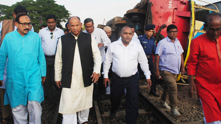 ট্রেন দুর্ঘটনায় নাশকতা আছে কিনা খতিয়ে দেখা হচ্ছে: রেলমন্ত্রী