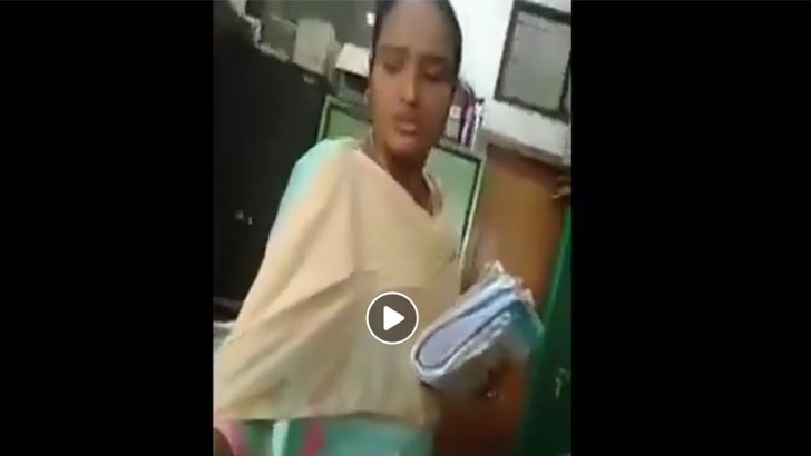 প্রকাশ্যে ঘুষ চাইছেন আদালতের এই নারী সেরেস্তাদার, ভিডিও ভাইরাল