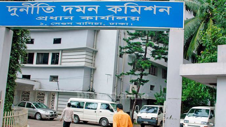 দুর্নীতিবিরোধী অভিযান-সংশ্লিষ্টদেরও নজরদারি দরকার