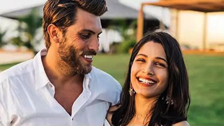 বাগদান সারলেন 'স্লামডগ মিলিয়নিয়ার' তারকা ফ্রিদা