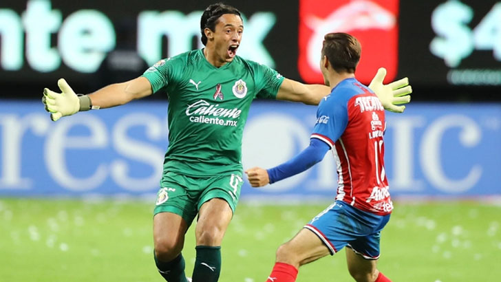 নিজ ডি-বক্স থেকে অবিশ্বাস্য গোল করলেন গোলরক্ষক (ভিডিও)