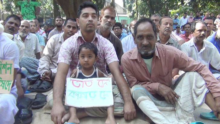 ‘ঘরে চাল নেই, পেটে ভাত নেই’