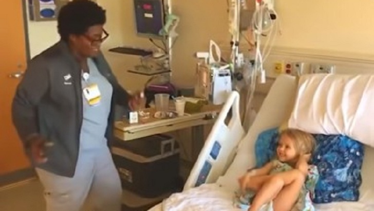 ক্যানসার আক্রান্ত শিশুকে আনন্দে রাখতে নার্সের নাচ ভাইরাল