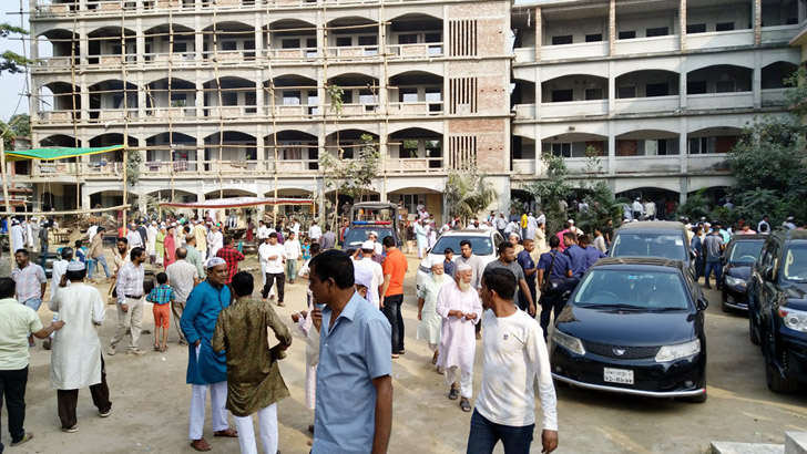 স্কুলের বার্ষিক পরীক্ষা বন্ধ রেখে আ’লীগ নেতার ভুরিভোজের আয়োজন