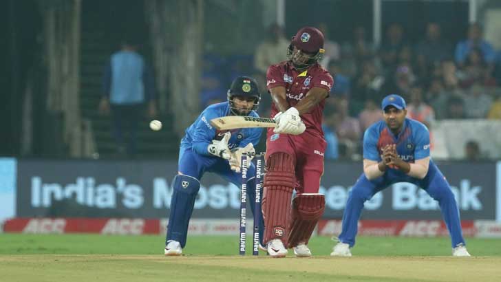 ভারতীয় বোলারদের তুলোধুনো করে ছক্কার রেকর্ড গড়ল উইন্ডিজ