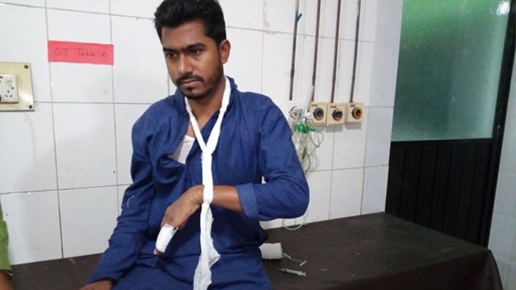 এবার ভিপি নুরের দুই আঙুল ভেঙে দিল মুক্তিযুদ্ধ মঞ্চ