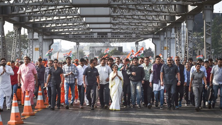 বুলেট দিয়ে গণতান্ত্রিক আন্দোলন আটকানো যায় না: মমতা