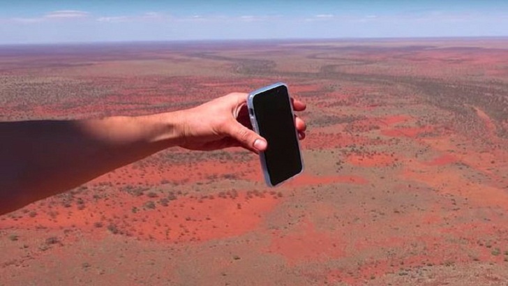 হেলিকপ্টার থেকে স্মার্টফোন ফেলে যে বিস্ময়কর তথ্য মিলল!