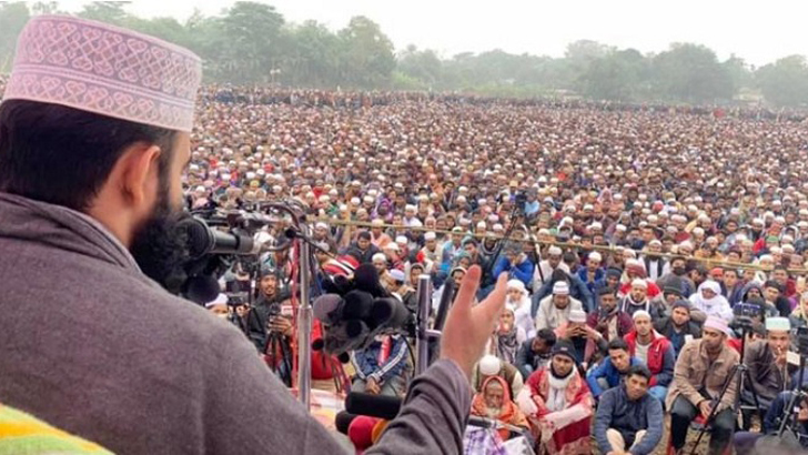 শৈত্যপ্রবাহ উপেক্ষা করে আজহারীর মাহফিলে লাখো মানুষের ঢল