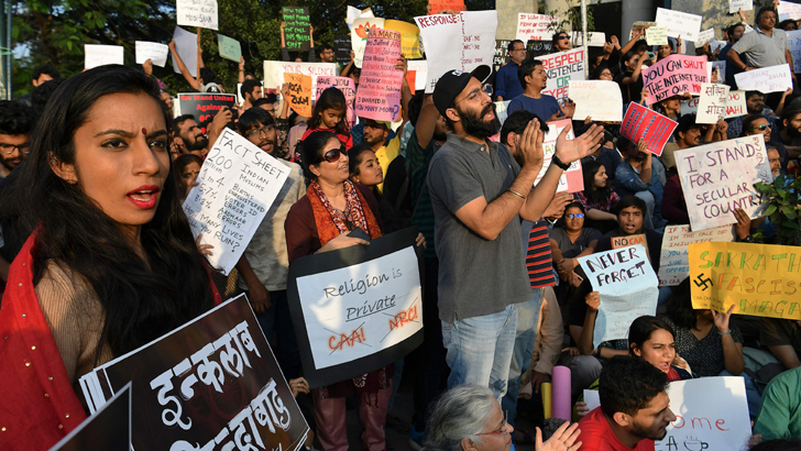 ‘হিন্দু না ওরা মুসলিম ঐ জিজ্ঞাসে কোনজন’