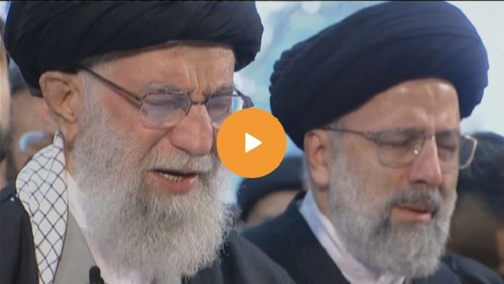 কান্নাভেজা চোখে সোলাইমানির জানাজা পড়ালেন খামেনি (ভিডিও)