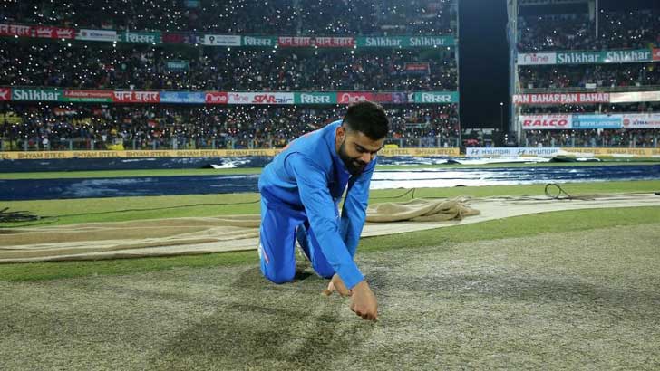 ম্যাচ পরিত্যক্ত ঘোষণার আগেই স্টেডিয়াম থেকে চলে যান কোহলিরা