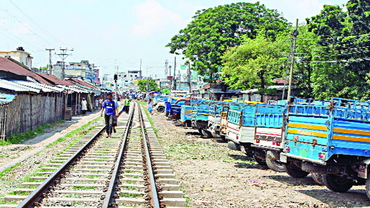 রেলপথ ঘিরে স্থাপনা তৎপর অপরাধীরা