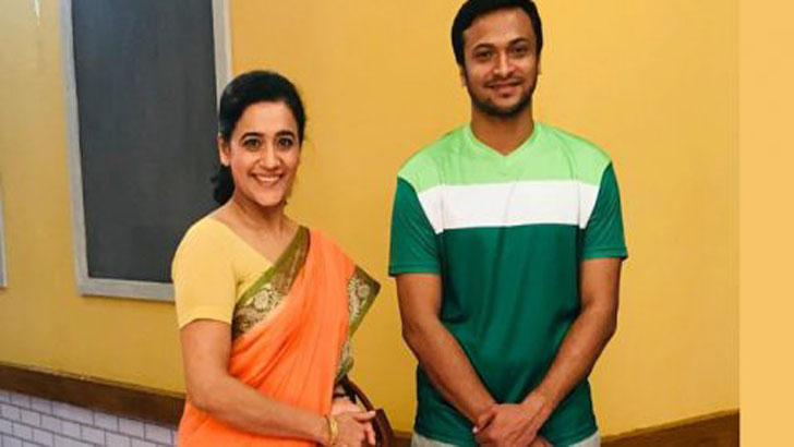 সাকিবের পাশে হাস্যজ্জ্বল কে এই নারী?