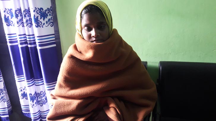 নির্যাতন সইতে না পেরে যমুনা নদী সাঁতরে থানায় গৃহবধূ!