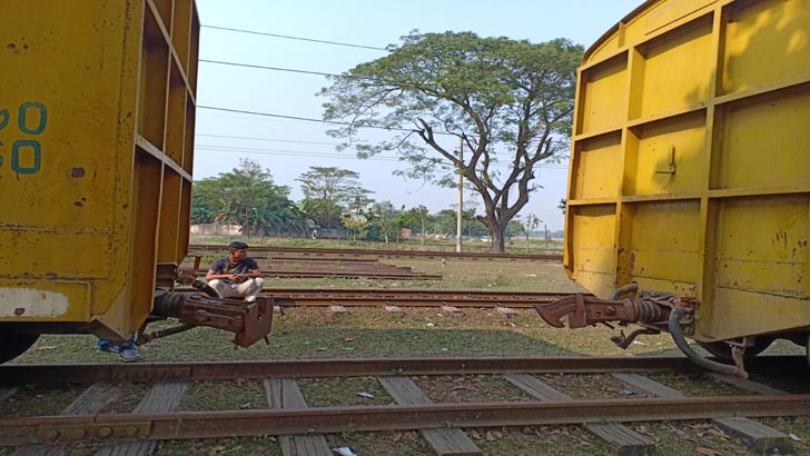 পর পর ট্রেন দুর্ঘটনা, গৌরীপুর রেলওয়ের ৩ জনকে ঢাকায় তলব