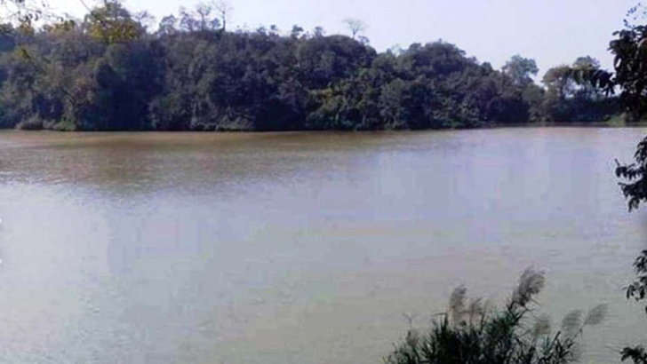 রুমায় পাহাড় চূড়ায় বগা লেকের পানি হঠাৎ ঘোলাটে