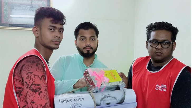 এতিম শিশুদের লিখতে নির্বাচনের পোস্টার দিলেন ইশরাক