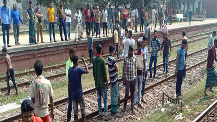অভয়নগরে ট্রেনে কাটা পড়ে প্রাণ গেল নারীর