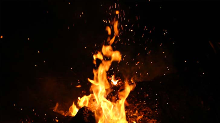 নোয়াখালীতে আওয়ামী লীগ নেতার বাড়িতে রহস্যজনক আগুন