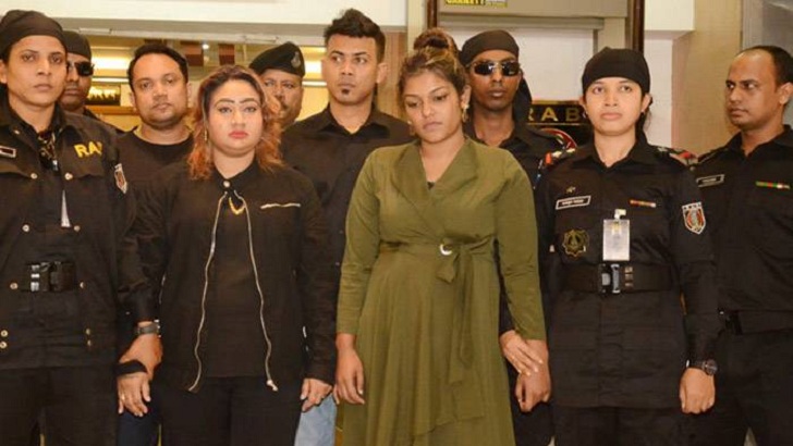 প্রতিদিন আড়াই লাখ টাকা মদের বিল দেন যুবলীগ নেত্রী পাপিয়া!