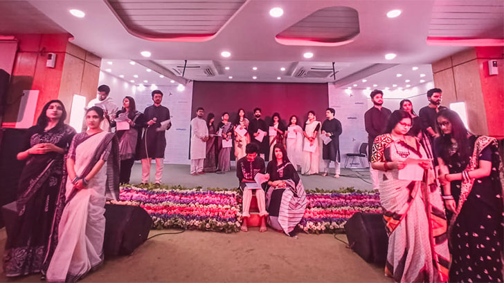 একুশের চেতনায় শহীদদের স্মরণ করল ড্যাফোডিল ইউনিভার্সিটি