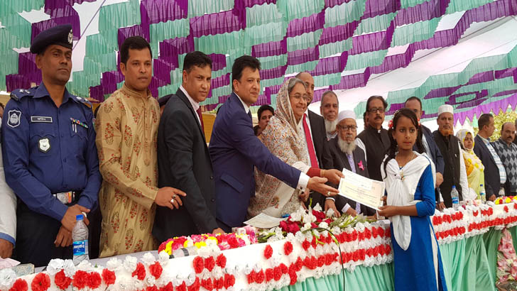 আ’লীগ উন্নয়ন করে আর বিএনপি-জামায়াত দেশকে পিছনে নেয়: শিক্ষামন্ত্রী