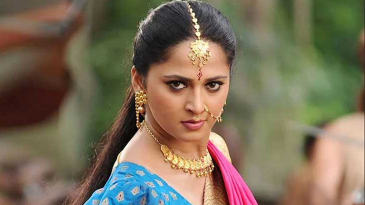 ক্রিকেটারের সঙ্গে প্রেম? যা বললেন ‘বাহুবলি’ অভিনেত্রী