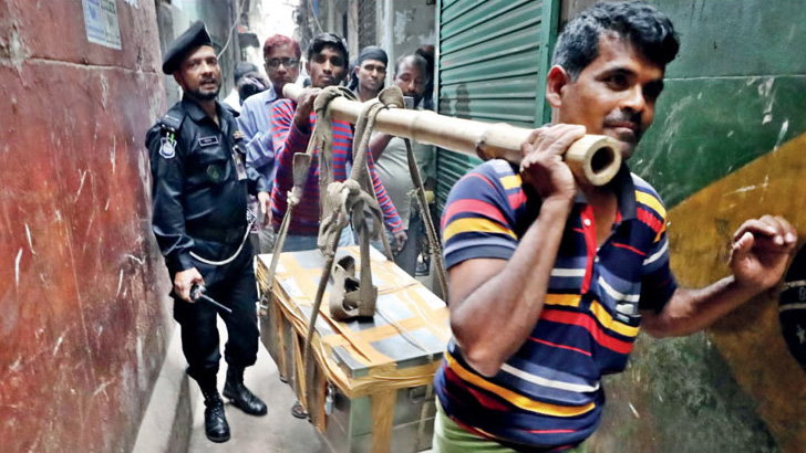 এনু-রুপনের ‘টাকার গোডাউনে’ অভিযান: সিন্দুকে ২৭ কোটি টাকা