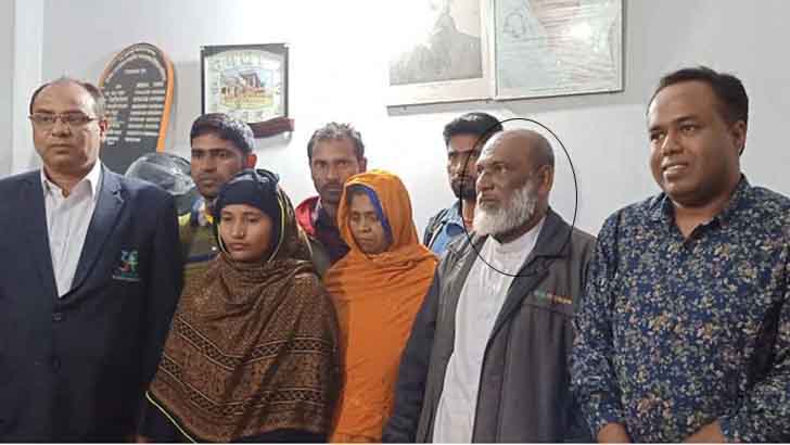 সাপাহারে ৩৮ বছর পর নুরুজ্জামানের ঘরে ফেরায় ফতোয়া, অতঃপর...