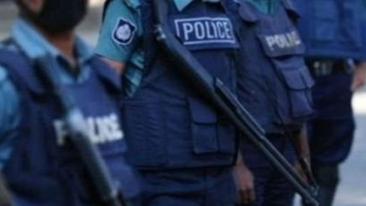 রাজধানীতে বিশেষ অভিযানে ৪২ ছিনতাইকারী আটক