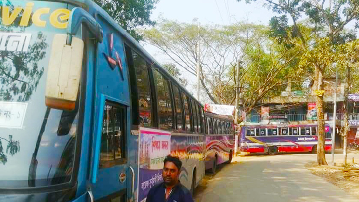 পার্শ্ববর্তী পার্ক ও দর্শনার্থীদের মাইকের শব্দে অতিষ্ঠ কুবি শিক্ষার্থীরা