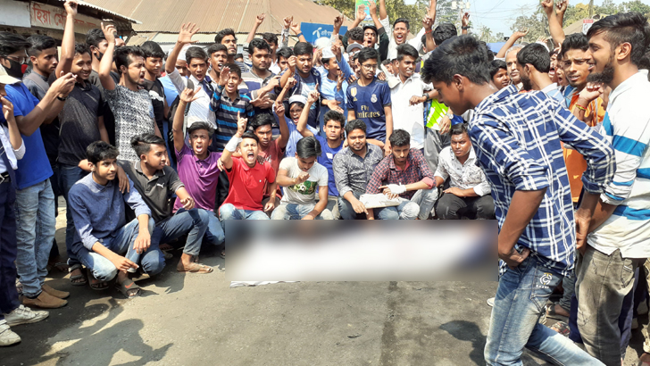 সহপাঠীদের নিহতের ঘটনায় সড়ক অবরোধ করা শিক্ষার্থীদের পেটাল শ্রমিকরা