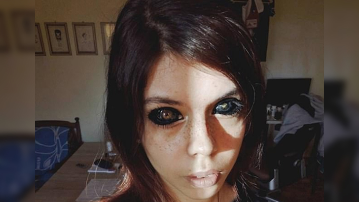 চোখে ট্যাটু করে দৃষ্টি হারাচ্ছেন মডেল