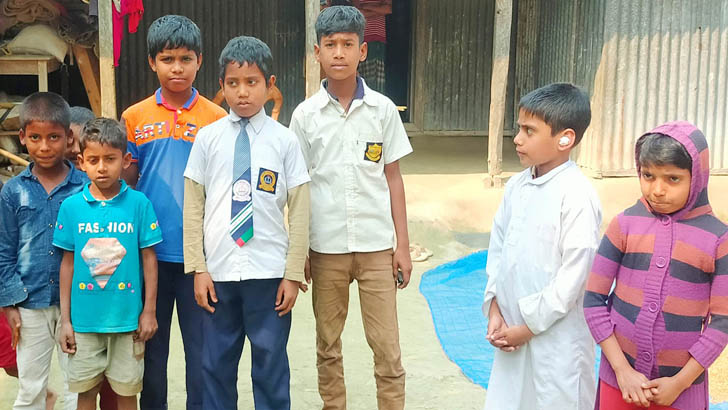 শাহজাদপুরে শিক্ষকের থাপ্পড়ে শ্রবণশক্তি হারাল শিশু রিফাত