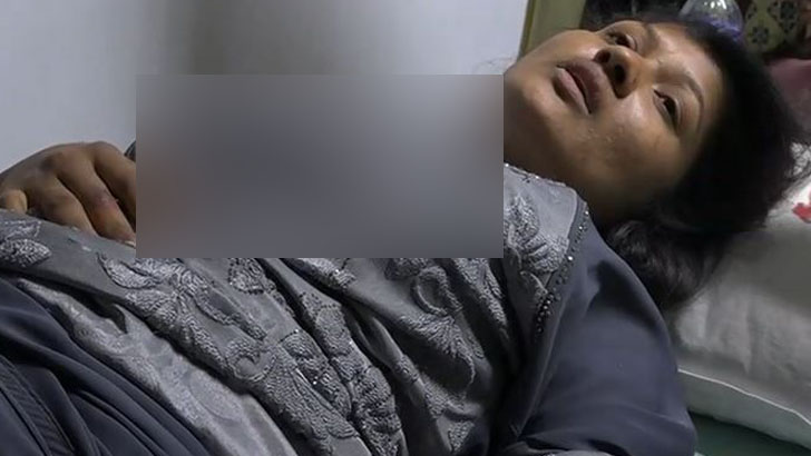 হাতুড়ি দিয়ে মহিলা লীগ নেত্রীর ২ পা ভেঙে দিল যুবলীগ নেতা!