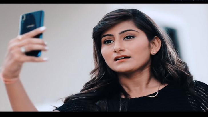 থানায় টিকটক ভিডিও ধারণ করে চাকরি হারানো সেই নারী কনস্টেবল এখন তারকা (ভিডিও)