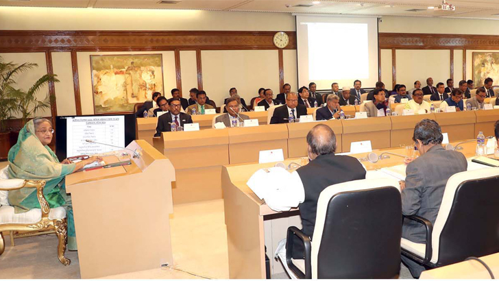 বিদেশ ফেরতদের ১৪ দিন কোয়ারেন্টাইন বাধ্যতামূলক করল সরকার